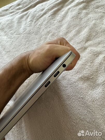 MacBook Pro 13 i5/8GB/512GB + TouchBar (2016)