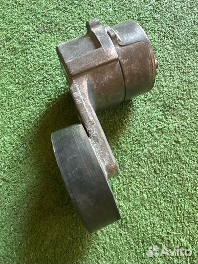 Натяжитель ремня генератора Opel Zafira A Z18XE