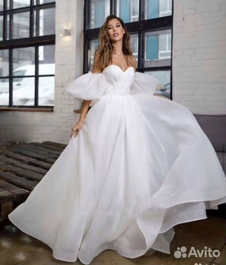 Свадебное платье с пышными рукавами
