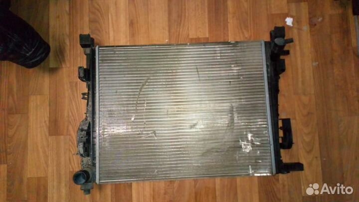 Радиатор охлаждения Renault Sandero 2