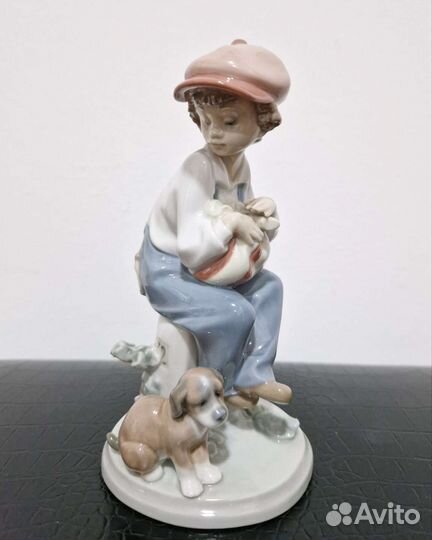 Фарфоровая статуэтка Lladr