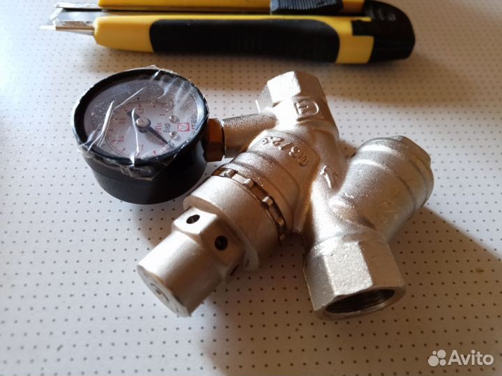 Редуктор давления воды