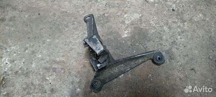 Кронштейн тросов кпп volkswagen transporter t5 1.9