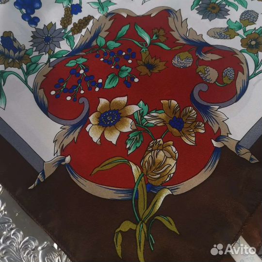 Красивый большой платок