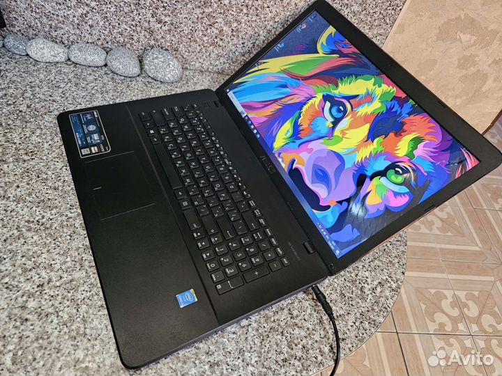 Огромный Asus X751/17.3