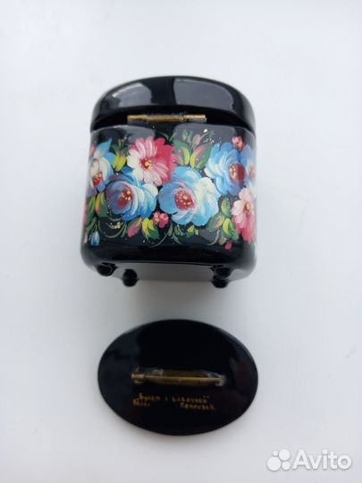 Шкатулка,брошка