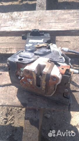 Замок двери передний правый Mazda 6 лифтбек 2.0