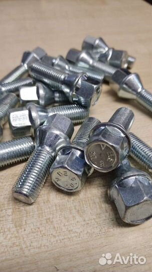 Колесные болты новые