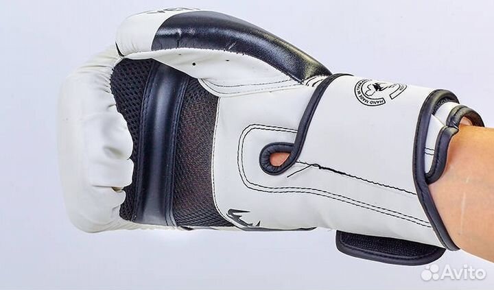 Боксёрские перчатки Venum
