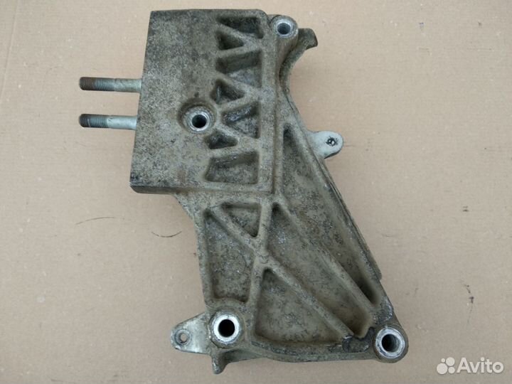 Кронштейн правой опоры двигателя 2.0 CRDi, D4EA