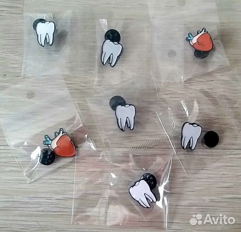 Значки / пины / броши