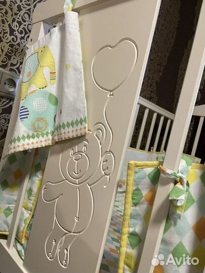 Детская кроватка с универсальным маятником и ящико