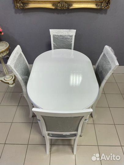 Стол кухонный