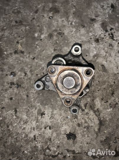 Помпа водяной насос Mazda 3,6 LF 2,0