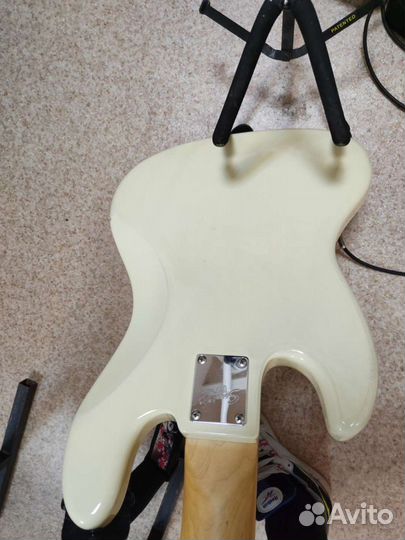 Fender Squier jazz bass V
