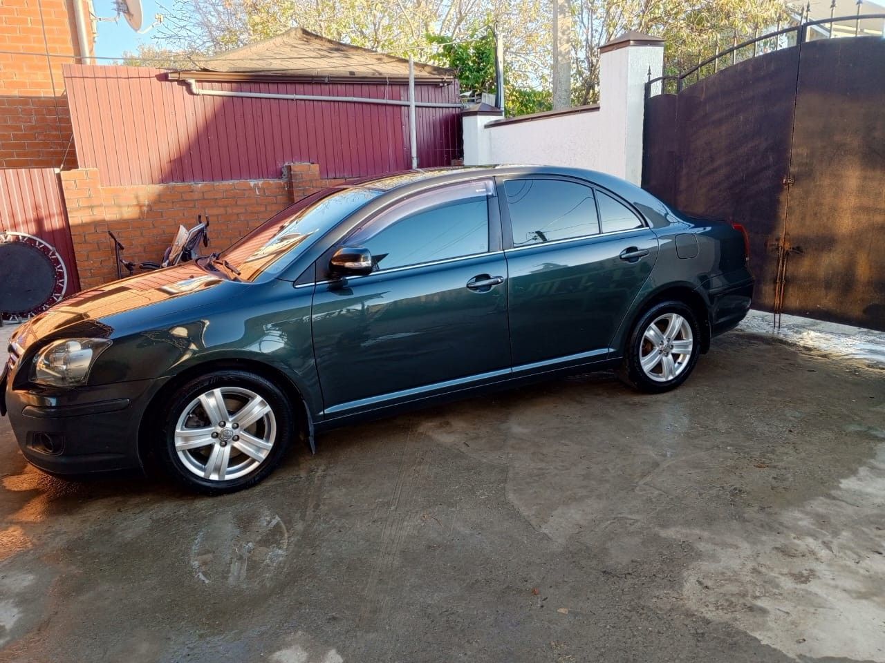 Toyota Avensis: фото владельца