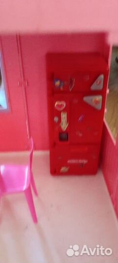 Большой кукольный домик с мебелью