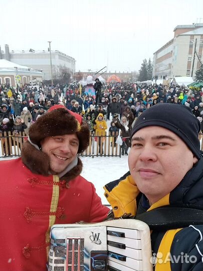 Гитарист-певец