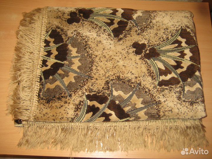 Покрывало на диван (кровать) с бахромой