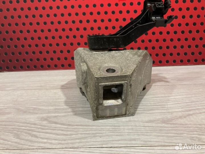 Кронштейн двигателя Bmw 8 G14/G15/G16 2020