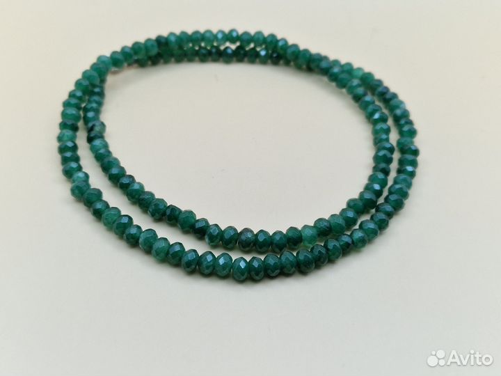 Бусы из гидротермального изумруд