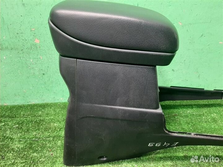 Консоль центральная с подлокотником Suzuki Grand