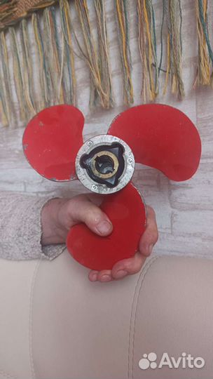 Винт на лодочный мотор Вихрь