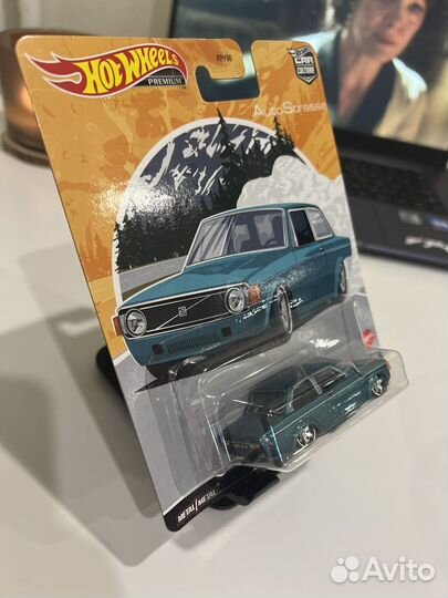 Hot Wheels Premium Volvo 142 GL