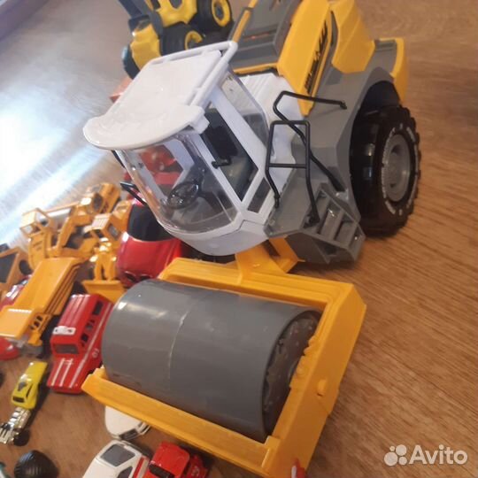 Игрушки пакетом машинки