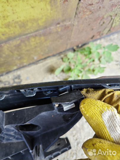 Решётка радиатора с кронштейном VW T6.1