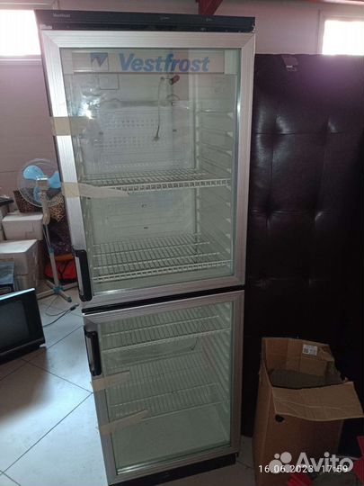 Холодильник Vestfrost FKG 370