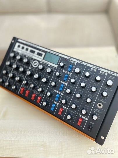 Аналоговый синтезатор Moog voyager