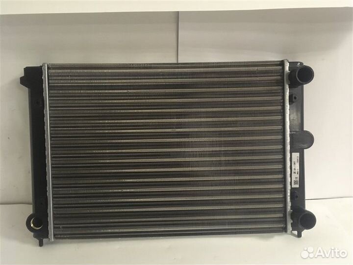 Радиатор охлаждения Volkswagen Passat B3 1988-1993