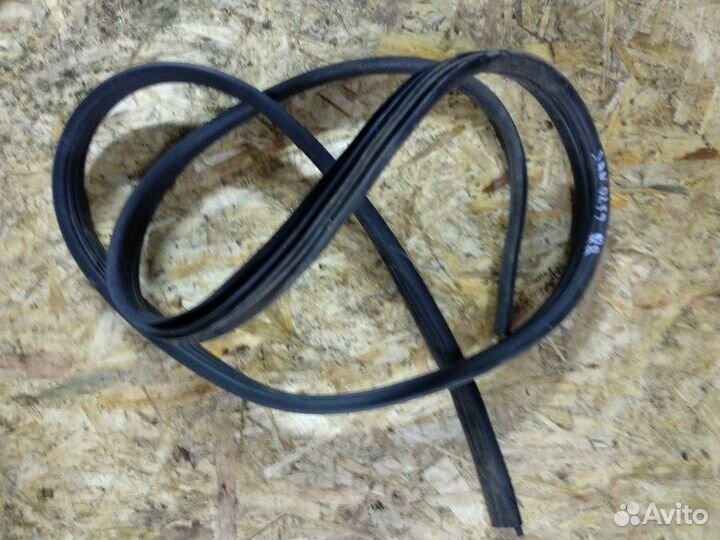 Уплотнительная резинка двери задняя правая Renault