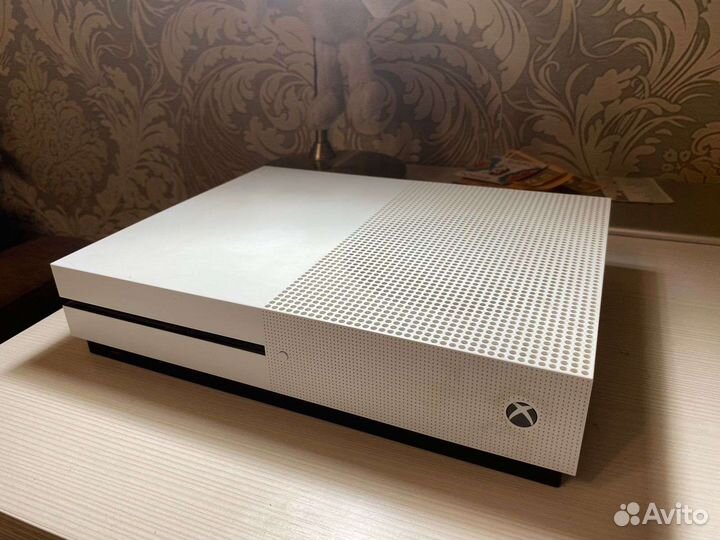 Xbox ONE S 1TB + игры