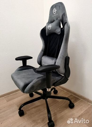 Игровое компьютерное кресло серое ткань