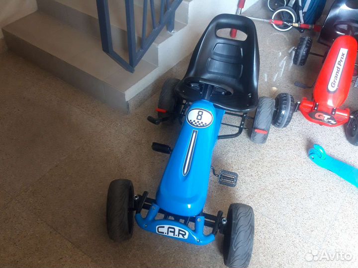 Детская педальная машина