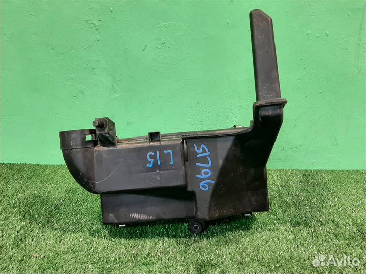 Корпус воздушного фильтра Mitsubishi Carisma 2003