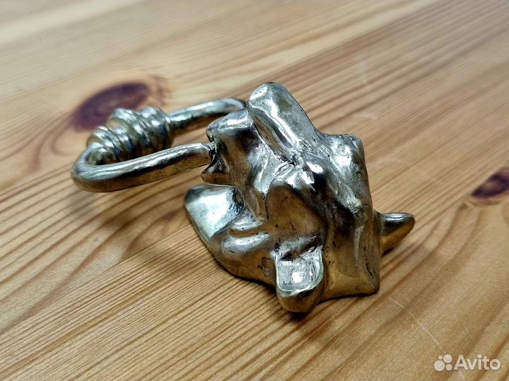 Мебельная ручка из бронзы «львица»