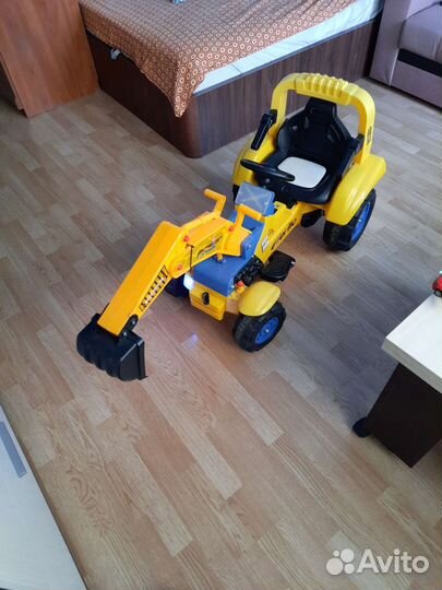 Экскаватор погрузчик игрушка