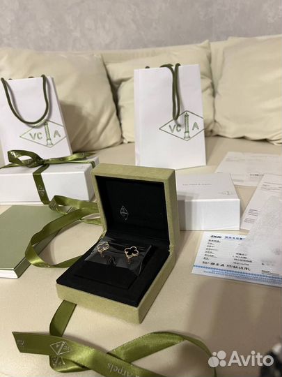 Серьги пусеты Van Cleef с ониксом
