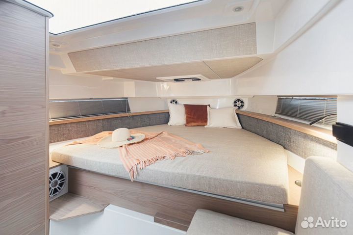 Морской катер Quarken 35 Cabin с моторами