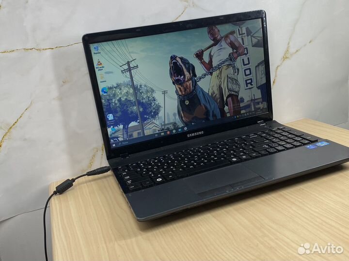 Мощный ноутбук Samsung i3 с игровым комплектом
