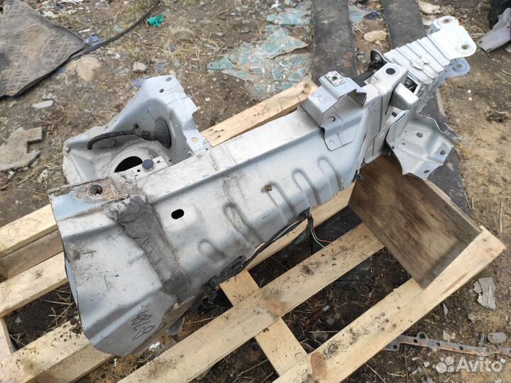 Лонжерон со стаканом правый на Opel Zafira B