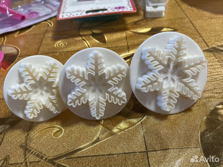 Вырубки снежинки