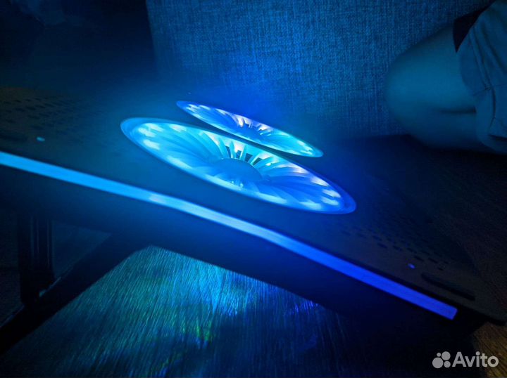 Охлаждающая подставка для ноутбука Dexp