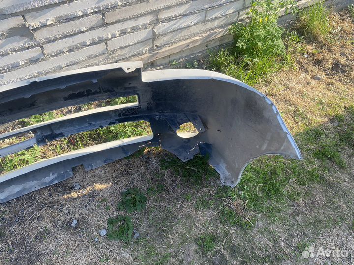 Бампер toyota voxy zr70