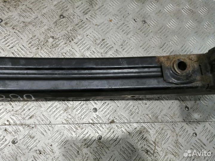 Усилитель переднего бампера верхний Nissan Tiida