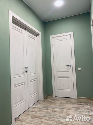 Новые белые межкомнатные двери в классическом стил