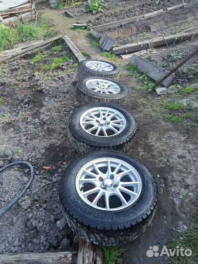 Hankook Winter I'Pike RS2 W429 185/65 R14 и 185/65 R14 90T